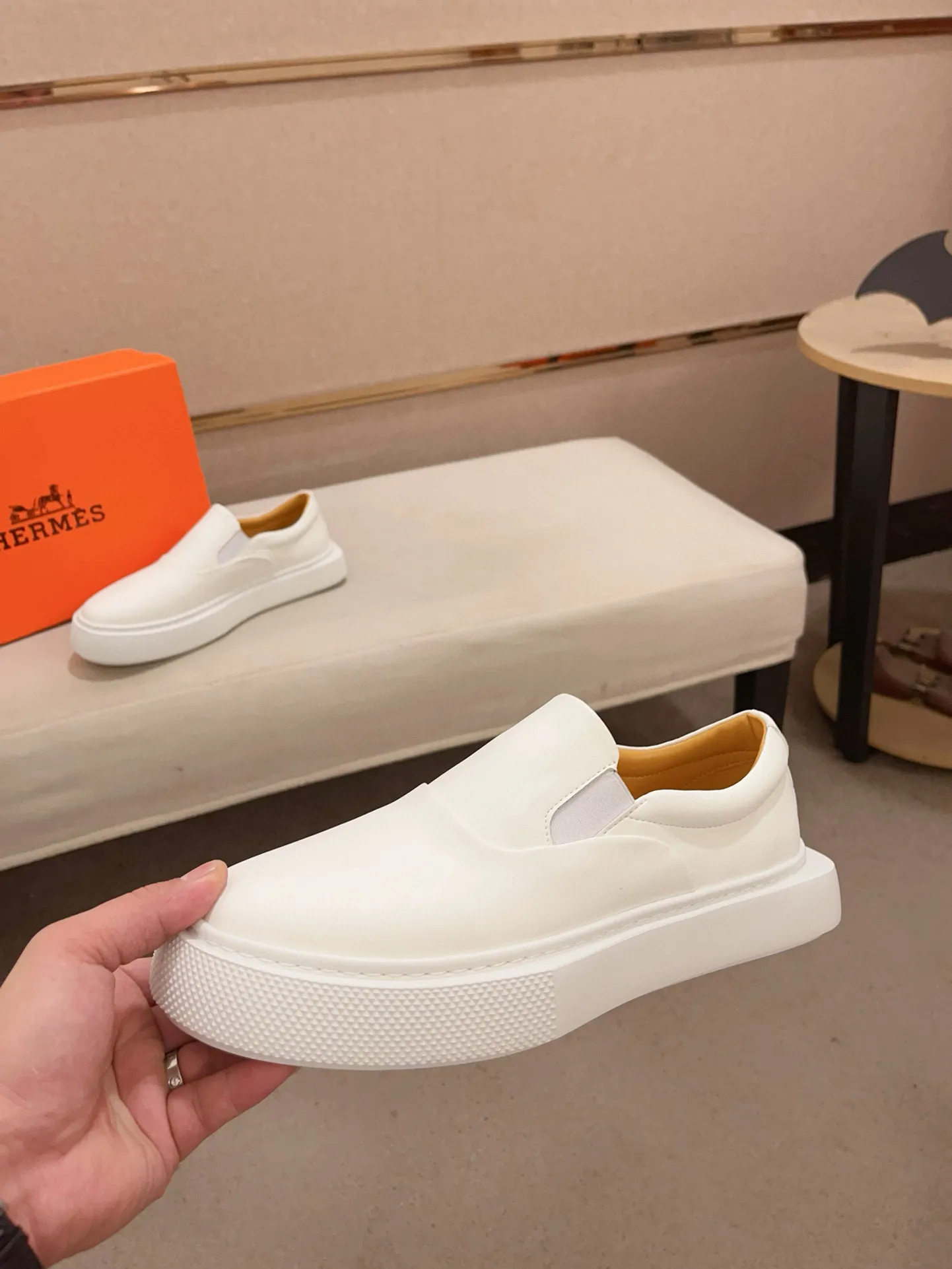 Men's clothing and shoes💰: 442💰《HERMES》【Classic original single version】Hermès; top 🔝purchase agent🔍🔍men's latest 🇺🇸 counter sales simultaneously, imported from Italy original ▲▲cowhide ▲▲ (high-end, nobility, class) ) Exquisite workmanship (Italian 🇮🇹 imported water-dyed 🐂 cowhide lining) sole: original sole provided by the original factory, ⚠️exclusive double-layer activity·TPR·rubber·combined molded outsole; super comfortable·wear-resistant·non-slip·environmental protection The real thing is more beautiful if you take the real thing (high quality, follow the order). You can enter and exit the counter at will * Number of yards: 38-44 (45 can be customized and cannot be returned or exchanged)